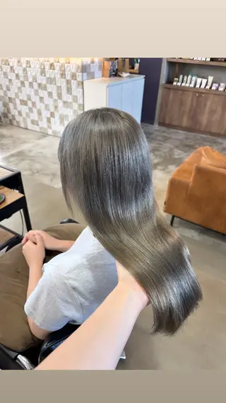 カラー Niina→ anan AVEDAのヘアスタイル