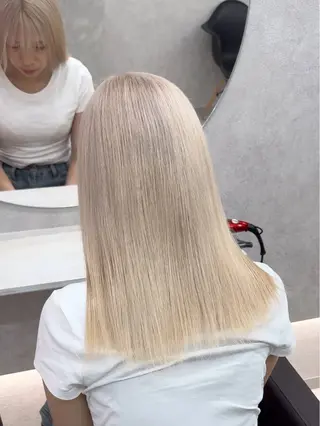 セミロング カラー ハイトーン・ブリーチ ムラ修正　八須　錬のヘアスタイル