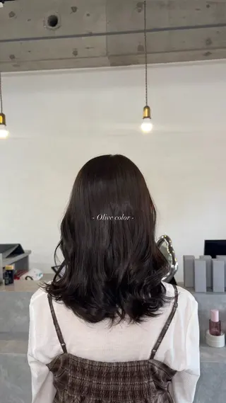 カラー miloc sayaのヘアスタイル