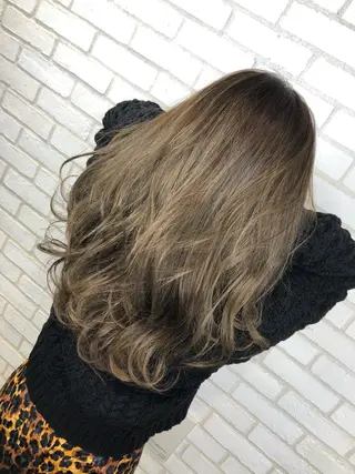 ロング カラー RAF TOKYO所属・小島 侑衣のヘアスタイル