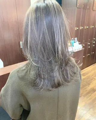 ロング カラー Zinaセントラル所属・須田 ゆかりのヘアスタイル