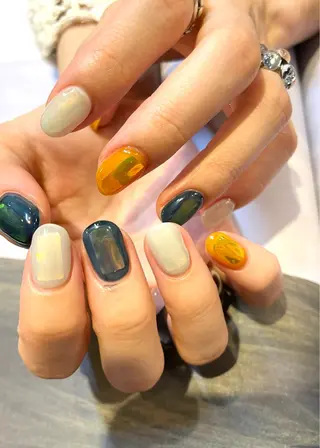 ネイル anyora nail salon所属・大人ワンホン キラキラ／Ayanoのネイルデザイン