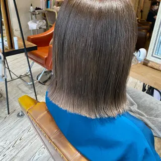 ミディアム カラー 美濃 咲穂のヘアスタイル