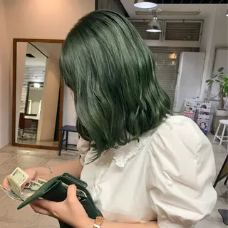 カラー 的場 莉音のヘアスタイル