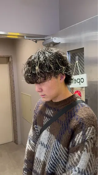 ミディアム パーマ ヘアアレンジ メンズ 艶カラー の達人のヘアスタイル