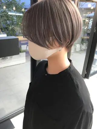 ショート カラー マエダ リョウのヘアスタイル
