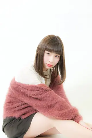 セミロング カラー オーストヘアージジ所属・TAI透明カラー 柔らかい縮毛矯正のヘアスタイル