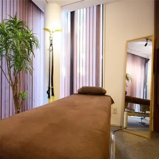 小顔矯正/姿勢矯正 美容整体師　野口杏太のエステ・リラクイメージ