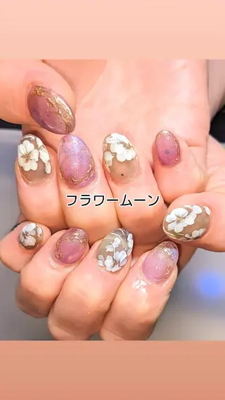 ネイル フラワー ムーンのネイルデザイン