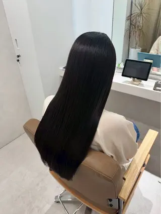 ロング カラー SLASHスラッシュ 小西結奈のヘアスタイル