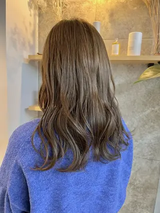 セミロング カラー ハイトーンカラ ー/小川のヘアスタイル