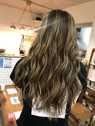 ロング カラー レイヤーカット匠 イソザキノリユキのヘアスタイル