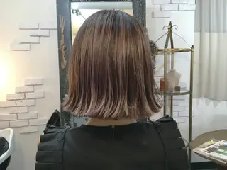 ミディアム カラー 阿嘉 萌子のヘアスタイル