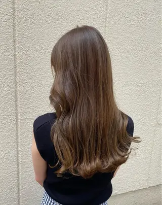 ミディアム レイヤーカット /透明感カラー西田のヘアスタイル