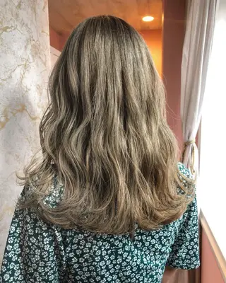 ロング REVE所属・TAKU 美容師のヘアスタイル