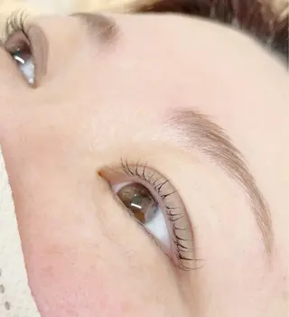 アイブロウ 髙橋 敦子のネイルデザイン