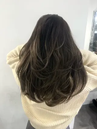 ロング カラー 篠崎 佑季のヘアスタイル