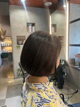 ミディアム カラー 艶カラー／ベージュ/ ショート/安岡哲兵のヘアスタイル