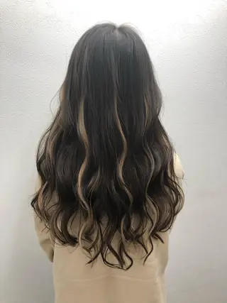 ロング ヤナ マネージャーのヘアスタイル