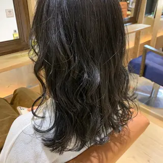 ロング カラー hair make DAISY LOTUS所属・MAYU🪡 透明感カラー/耳ツボのヘアスタイル