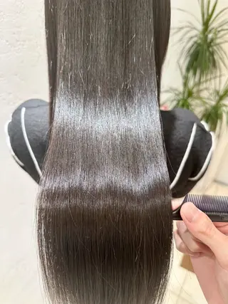 ロング Geniee horie所属・ともや 髪質改善縮毛矯正のヘアスタイル