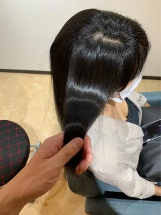 セミロング 髪質改善ayame 横山諒のヘアスタイル