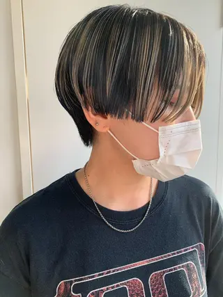 ショート nuu所属・💜ショート💜 ウルフ、ボブ二色亜美のヘアスタイル