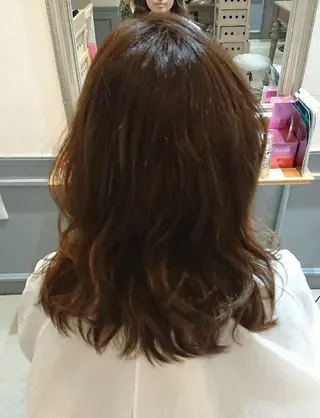 ミディアム 赤松 摩美のヘアスタイル
