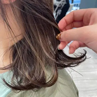 ミディアム 亀山 由里菜のヘアスタイル