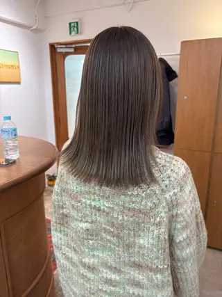 ミディアム aiko【艶カラー ・ミニモ年内で終了】のヘアスタイル