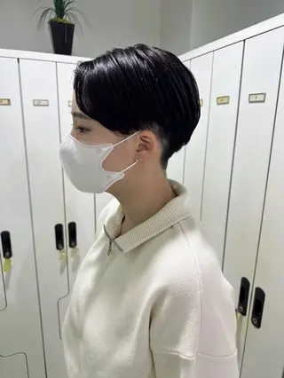 ショート レイヤー 艶々カラーのヘアスタイル