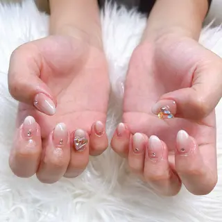 ネイル 根津 綾子のネイルデザイン
