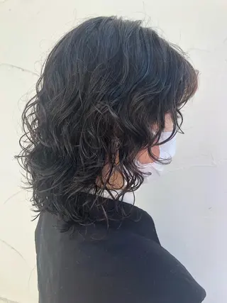 ミディアム パーマ 大岩 茉愉のヘアスタイル