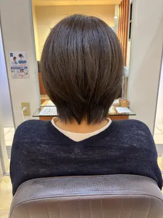 ショート カラー 亀山 来未のヘアスタイル