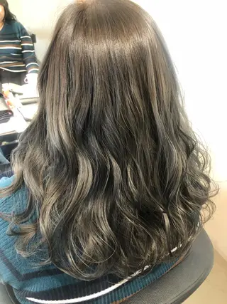 カラー 早川 真幸のヘアスタイル