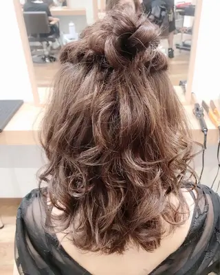 ミディアム ヘアアレンジ GRANLUSSO 〜グランルッソ駅前店所属・木口 嘉美のヘアスタイル