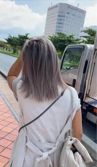 セミロング andKおもろまち店 艶ダブルカラー✨のヘアスタイル