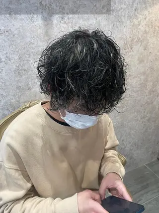 パーマ メンズ ミディアム Kobayashi ハイライト/ショートのヘアスタイル