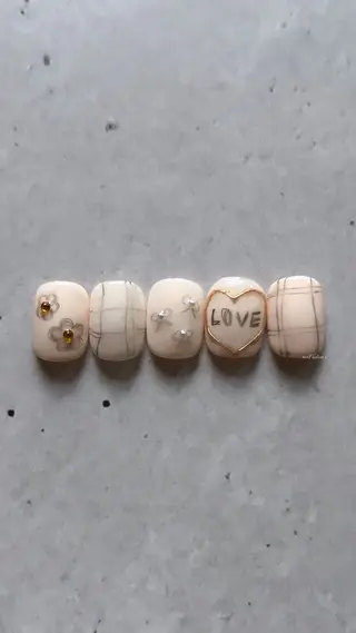 ネイル 関山 志乃のネイルデザイン