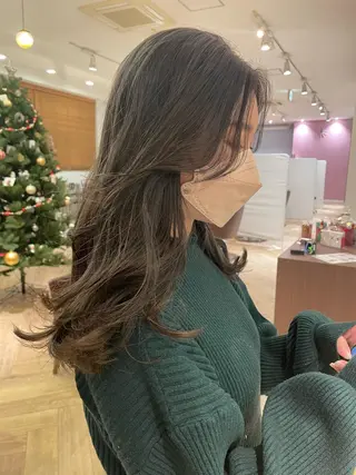 セミロング カラー 安田 朱由のヘアスタイル