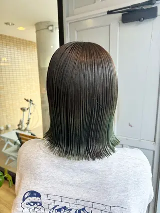 ミディアム カラー ツキダテ ユイのヘアスタイル