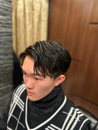 ミディアム メンズ ヒロ銀座 東京駅八重洲店所属・【メンズ専門】🔥 カミマンのヘアスタイル