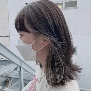 ミディアム カラー レイヤーカット 透明感カラーのヘアスタイル