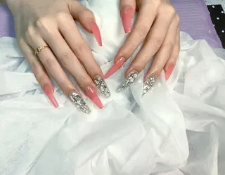 ネイル pink ladyサロン所属・べ にのネイルデザイン