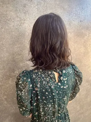 ミディアム パーマ 峯 琴奈のヘアスタイル