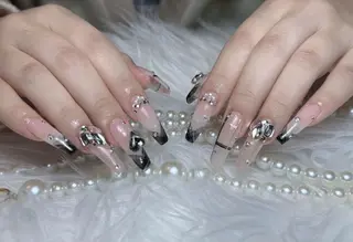 ネイル RAFFINE 月🦋🩵のネイルデザイン