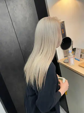 ロング カラー カット・ブリーチ TAIGAのヘアスタイル