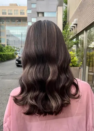 ロング メンズバレイヤージュ 斉藤春のヘアスタイル