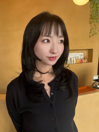 セミロング 西田 朋華のヘアスタイル