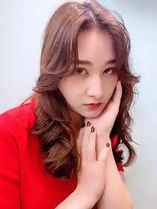 セミロング カラー パーマ 岡野 静華のヘアスタイル